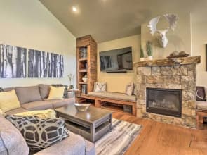 Walk to Main St & Marina: Grand Lake Cabin!
