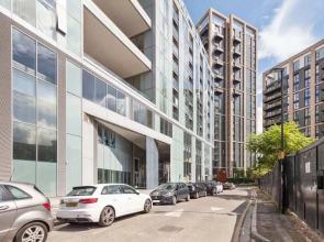 Chic 1 BDR W/balcony in Greenwich, 7mins to st