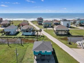 Windsical Escape 2 Bedroom Home by RedAwning