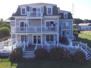 Payne's Harbor View Inn