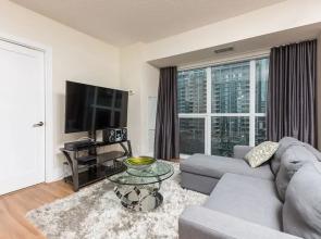 Applewood Suites - Front Street West