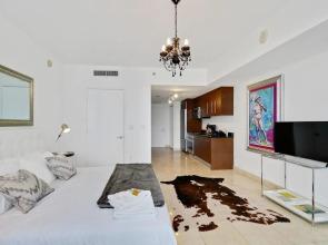 Posh Studio in Brickell by Sonder