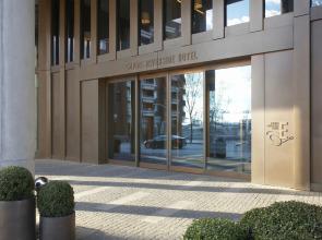 Empire Riverside Hotel