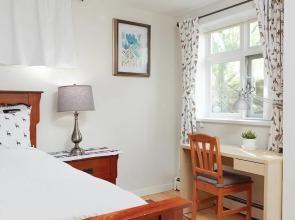 Private and Cozy Home in Kerrisdale