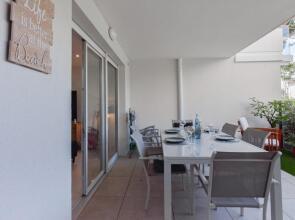 SERRENDY Apartment in residential property with swimming pool