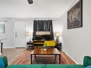Stylish 1BR Near UT Highland Evonify