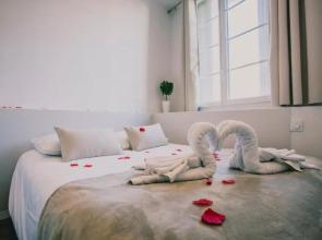 Escapade en Amoureux T2 luxueux, Love Room avec balnéo, 60m gare - hypercentre - La Porte Bleue 4