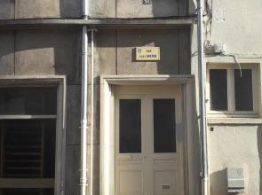 Petite chambre meublée au cœur de ville - chez l'habitant