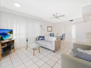 2 Bedroom Alex Unit - Ocean, Pool and Park Views