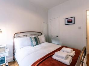 Writer s Apartment - Beautiful One Bed on the Famous Royal Mile