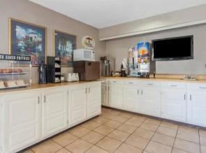 Super 8 Saanichton Victoria Airport