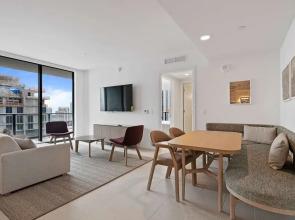 Orange Crush Cozy Downtown Miami Pool and Gym