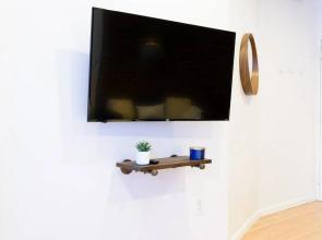 83-3w UES Central Park Newly Furnished XL Studio