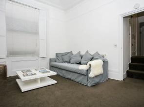 2 Bedroom Flat Accommodates 6 in Canonbury