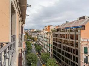 Big apartment for 9 in the heart of Eixample