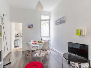 Homely Apartment Near Place de la Victoire