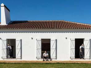 Cenoura-Brava Villas & Suites.