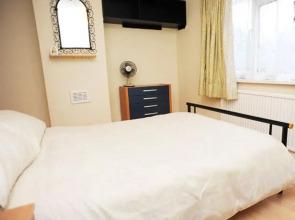 2 Bed - Sleeps 5 - Private Garden & Free Parking