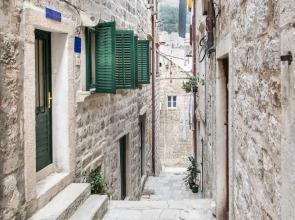 Blue Symphony Apartment