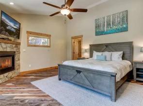 Hillside Haven Near Heavenly Executive Kitchen