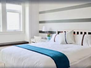 Vancouver West Cozy Retreat by Host Launch