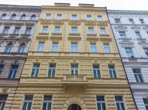 Balcony Apt 10min From Historic Center