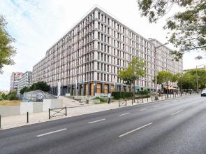 Modern & Bright Avenidas Novas II by Homing