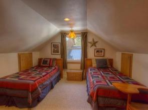 Breezy Pines Cabin 4 Bedroom Home by RedAwning