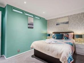 2-bedroom Private Independent Flat- Central London