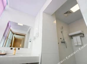 Wuhan Good Time Hotel (Tianhe Airport Hengdian Subway Station)