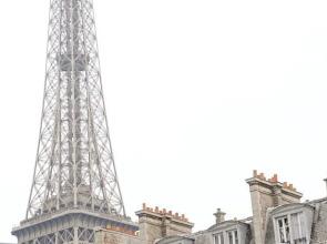 Eiffel Tower Flat 888