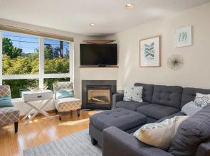 Seattle Vacation Home-18th Ave Townhome