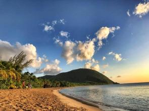 Ti Cabanon. Appartement vue mer à Deshaies.