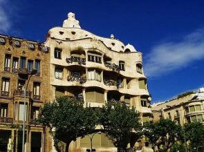 Fabulous 2 Bed with terrace close to Plaza España