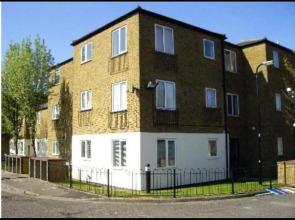 Small Modern Comfortable 2 Bedroom Apartment - Cmyr