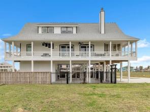 The Sandcastle 4 Bedroom Home by RedAwning