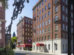 Sheraton Commander Hotel