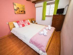 Rustic Poble Sec Apartment