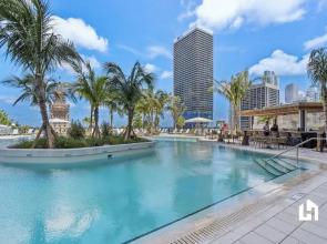 Stylish Apartments with Partial Ocean Views in Downtown