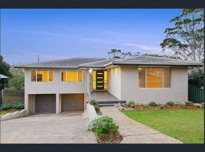 Harrys @ Shelly Beach - family home with pool