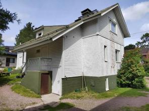 Kalle's unluxury guest house Aircon 15min city center by train