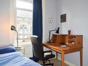 Bright 2 Bedroom Apartment in City Centre