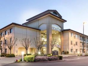 DoubleTree by Hilton Ontario Airport