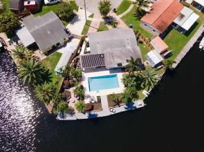 The Aqua Villa in Hollywood