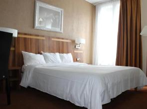 Hotel The Originals du Grand Monarque