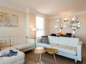 ApartUP Blue Opera View