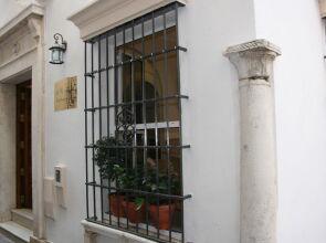 Sevilla Embassy All i-n eed