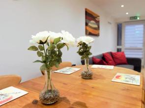 Stylish 2 Bedroom Apartment In The Heart Of Greenwich