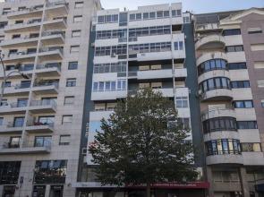 Portuguese Living Columbano Executive