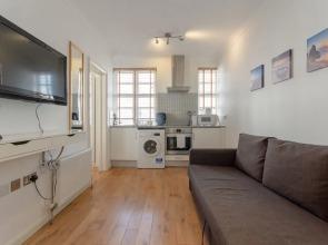 Modern 1 Bedroom Paddington Apartment